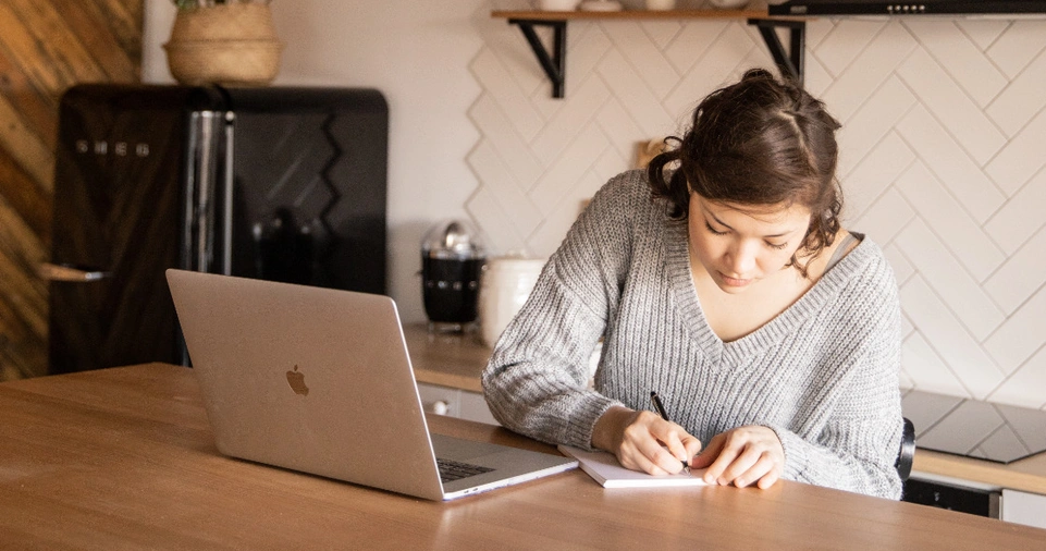 How to Create a Blog Content Calendar for Interior Topics?